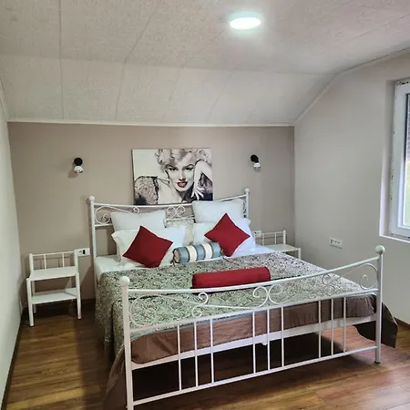 Koreni Villa